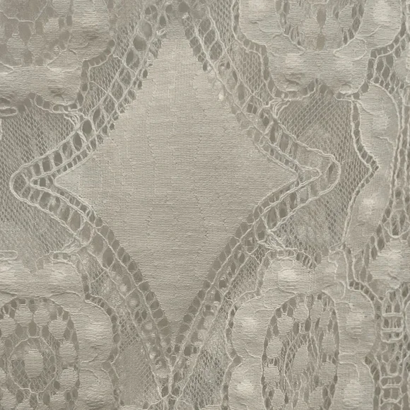 Francesca White Lace Top Elegant Never Worn - Picture 7 of 9